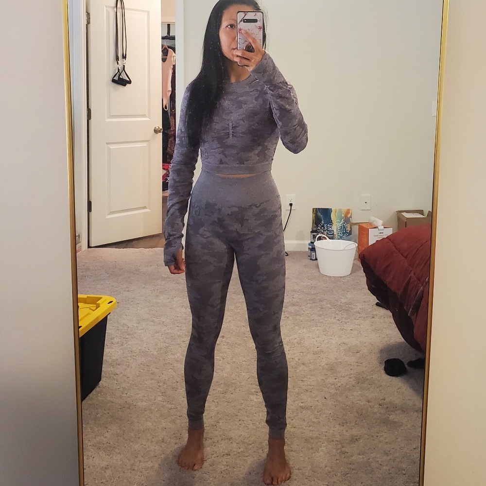Gymshark purple adapt camo outfit. Medium top. Small bottoms.